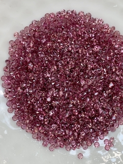 Pink sapphire 1.5 mm. 1 กะรัต