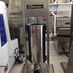 เครื่องอัดไส้กรอกมือหมุน