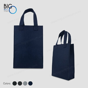 กระเป๋าถือผ้าสักหลาด