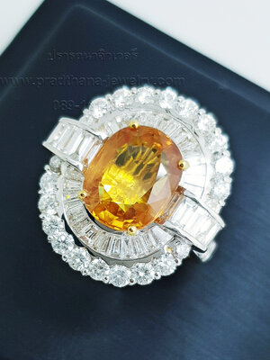 แหวนบุษราคัมประดับเพชร