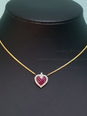 สร้อยคอติดจี้หัวใจทับทิมประดับเพชร