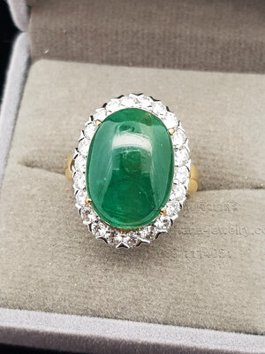 แหวนมรกตล้อมเพชร