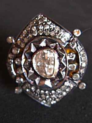 แหวนเพชรซีกหน้าโลห์