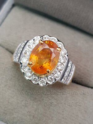 แหวนบุษราคัมประดับเพชร