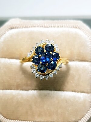 แหวนกระจุกดอกไม้ไพลินเพชรล้อม