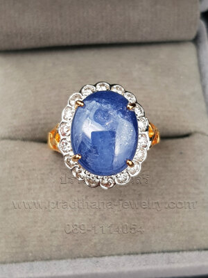 แหวนไพลินนิหล่าล้อมเพชร