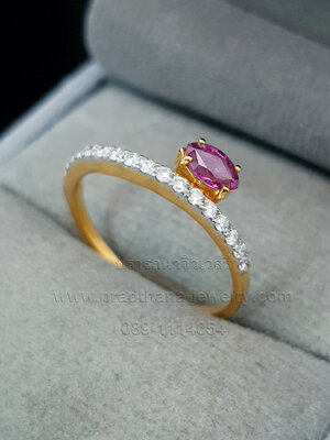 แหวนเพชรแถวโค้งแต่งทับทิม