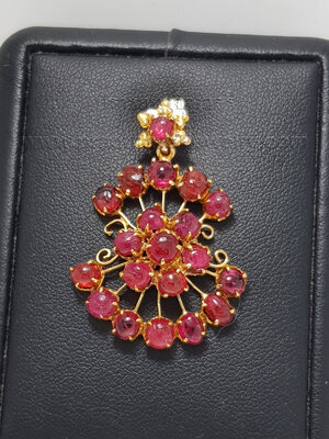 จี้อุบะพลอยสปิเนลสีแดง