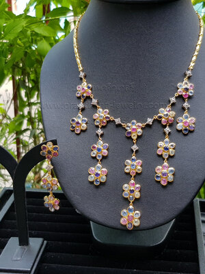 ชุดสร้อยคอต่างหูดอกไม้แซฟไฟร์หลากสีประดับเพชร