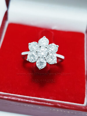 แหวนดอกไม้เพชร