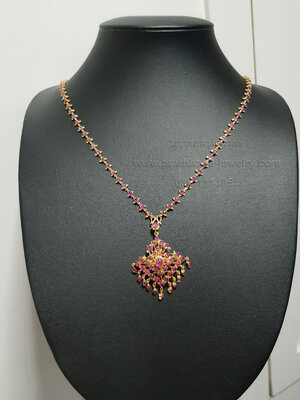 สร้อยคอร้อยจี้อุบะทับทิม