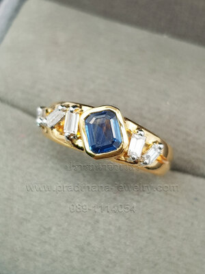 แหวนไพลินประดับเพชรเหลี่ยม