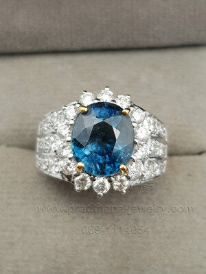 แหวนไพลินประดับเพชร