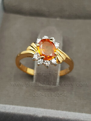 แหวนบุษราคัมประดับเพชร