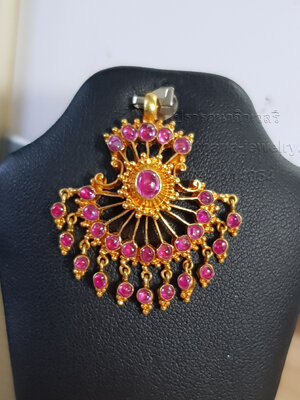 จี้อุบะโบราณทับทิม