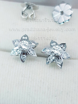 ต่างหูดอกไม้เพชร