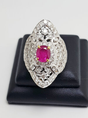 แหวนหน้าโล่ทับทิมประดับเพชร