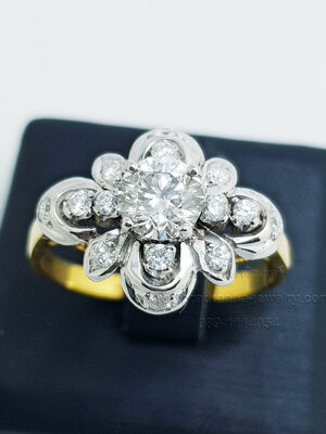 แหวนโบราณเพชรชูประดับเพชรรอบ