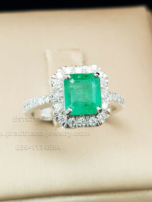 แหวนมรกตประดับเพชร