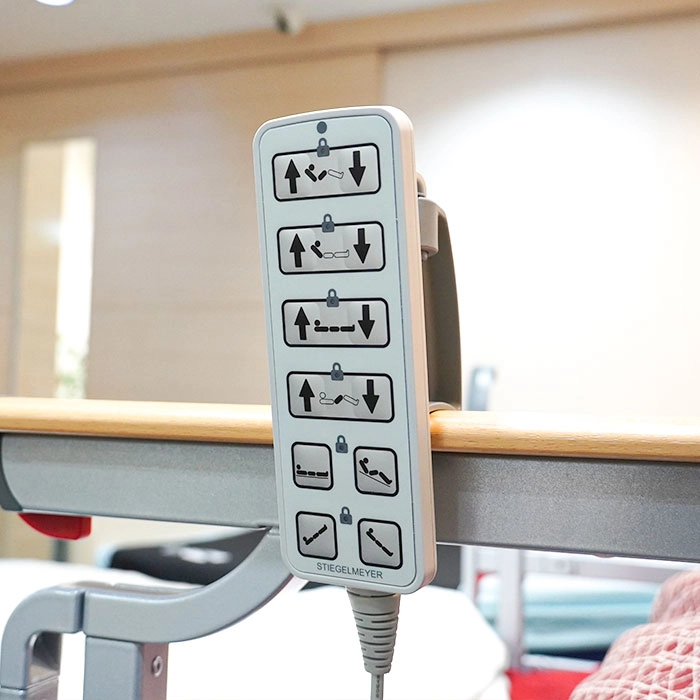 ชุดเตียงผู้ป่วยปรับไฟฟ้า VENTA ราวข้างเตียง Telescopic ที่สามารถพับเก็บซ่อนกับโครงเตียง ดีไซนด์สวยงาม (ปรับเตียงต่ำสุด 25 cm.) + พร้อมที่นอนโฟมป้องกันแผลกดทับ MERCURY หนา 15 cm. + ชุดผ้าปูที่นอน + ผ้ายางรองกันเปื้อน